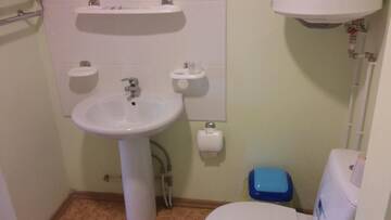 Фото номера Двухместный номер с 2 отдельными кроватями и душем Курортные отели Viešbutis ALDAIVITA г. Игналина 2